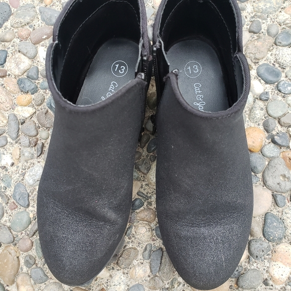 Girl's Cat & Jack Black Boots Size 13 - Picture 3 of 6